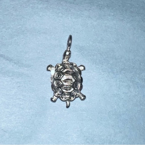 Vintage Sterling Silver Turtle Pendant marked 925 - Picture 2 of 5
